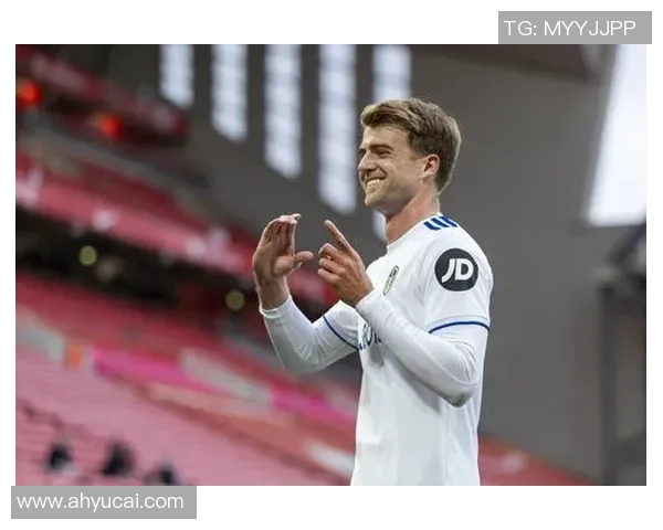 利兹联与利物浦精彩对决直播全程回顾与分析 利兹联与利物浦精彩对决直播全程回顾与分析